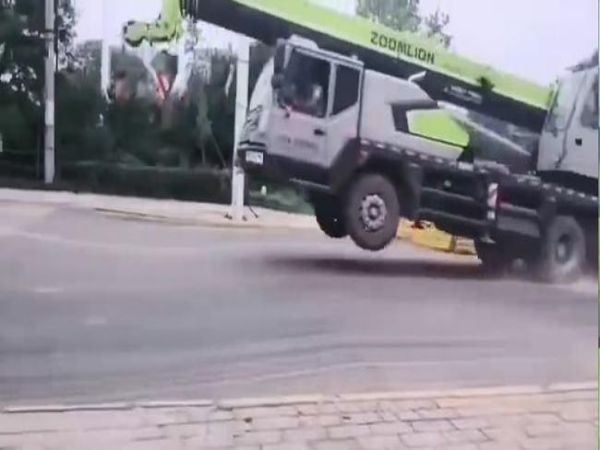 姜堰区吊车出租_租吊车去哪里比较省心?